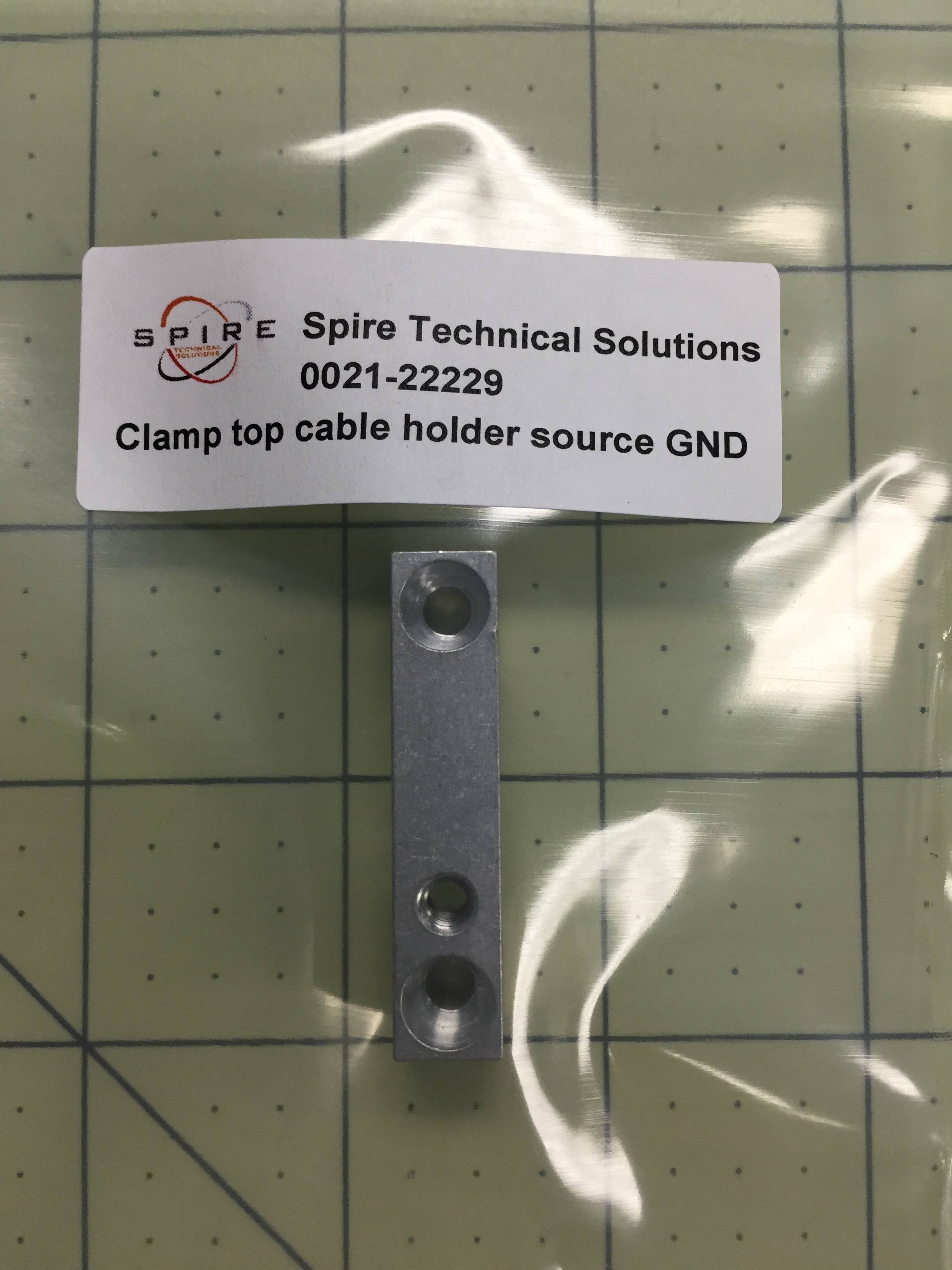 Clamp top cable holder source GND